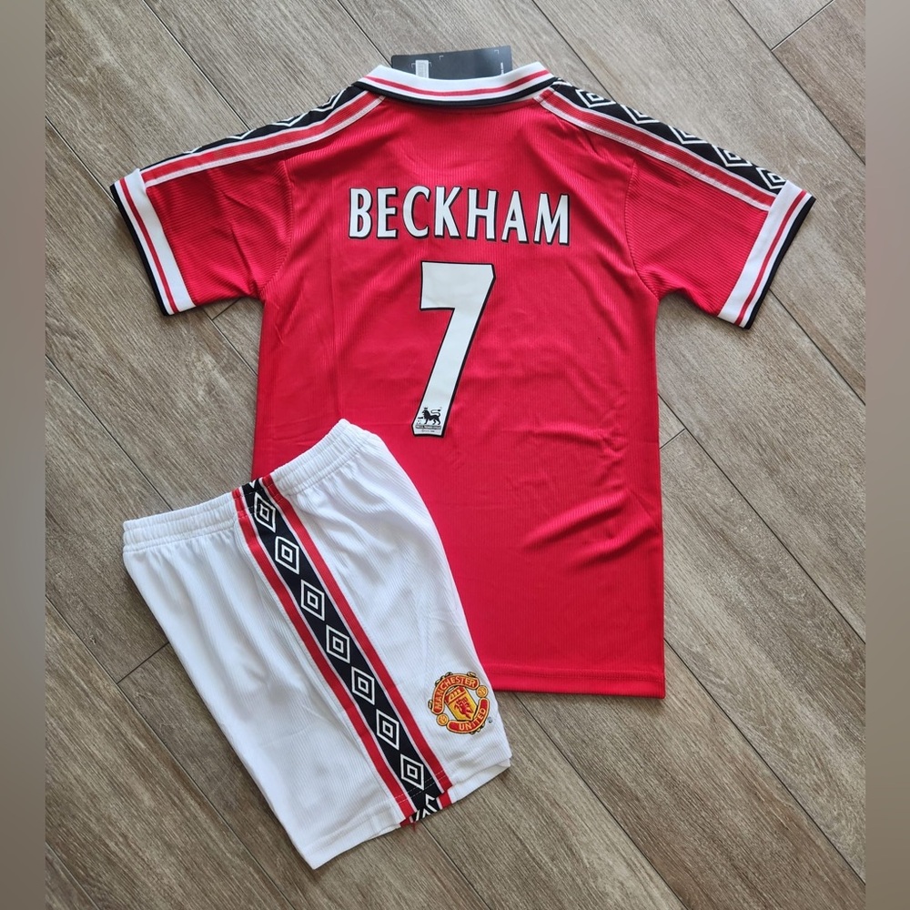 Manchester United Beckham 7 Retro set for kids - Picture 3 of 6